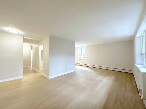 300 St Clair AVE W #204, Toronto C02, ON M4V 1S4