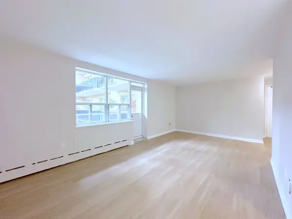300 St Clair AVE W #204, Toronto C02, ON M4V 1S4