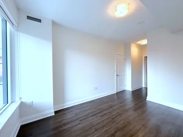 2333 Taunton RD #317, Oakville, ON L6H 0N5