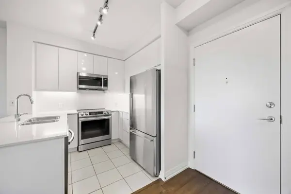 50 Thomas Riley RD #513, Toronto W08, ON M9B 0C3