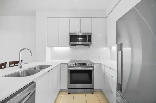 50 Thomas Riley RD #513, Toronto W08, ON M9B 0C3