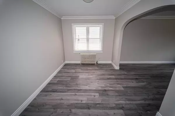 8 BRUCE ST, St. Catharines, ON L2R 5S6