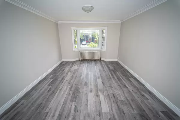 8 BRUCE ST, St. Catharines, ON L2R 5S6