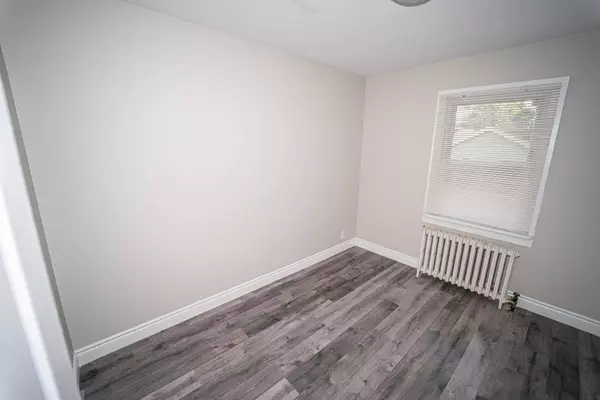 8 BRUCE ST, St. Catharines, ON L2R 5S6