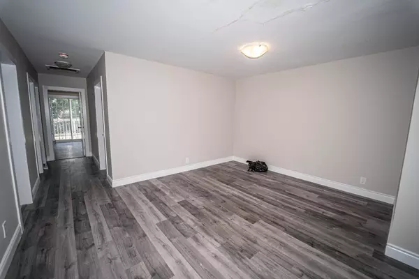 8 BRUCE ST, St. Catharines, ON L2R 5S6