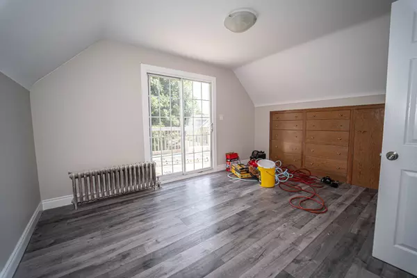 8 BRUCE ST, St. Catharines, ON L2R 5S6