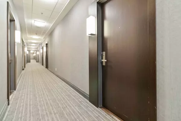 65 Speers RD #516, Oakville, ON L6K 0J1