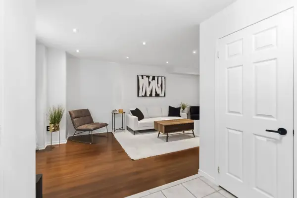 2189 Postmaster DR #36, Oakville, ON L6M 4E5