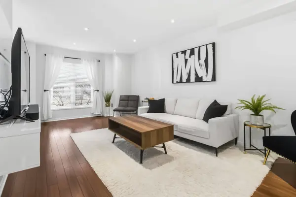 2189 Postmaster DR #36, Oakville, ON L6M 4E5