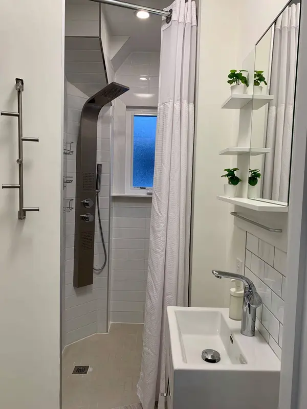 793 Pape AVE #4, Toronto E03, ON M4K 3T2