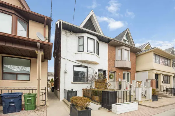 793 Pape AVE #4, Toronto E03, ON M4K 3T2