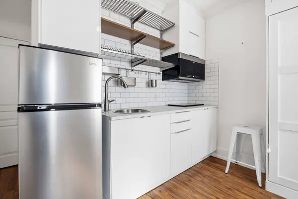 793 Pape AVE #4, Toronto E03, ON M4K 3T2