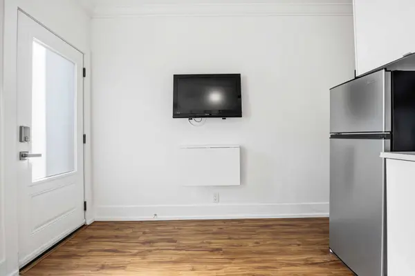 793 Pape AVE #4, Toronto E03, ON M4K 3T2