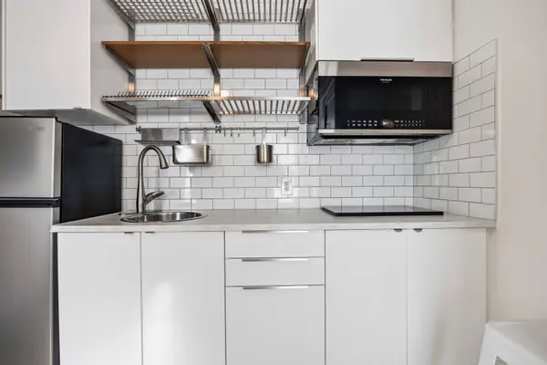 793 Pape AVE #4, Toronto E03, ON M4K 3T2