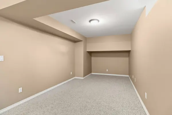 143 McCraney ST W #BASEMENT, Oakville, ON L6H 1H5