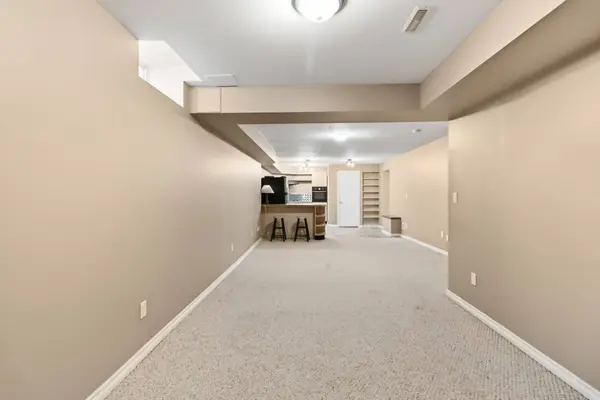 143 McCraney ST W #BASEMENT, Oakville, ON L6H 1H5