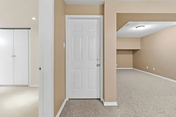 143 McCraney ST W #BASEMENT, Oakville, ON L6H 1H5