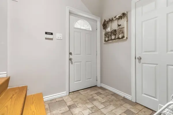 143 McCraney ST W #BASEMENT, Oakville, ON L6H 1H5