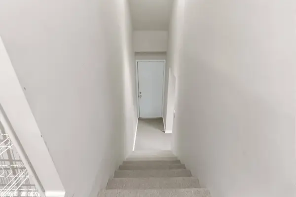 143 McCraney ST W #BASEMENT, Oakville, ON L6H 1H5
