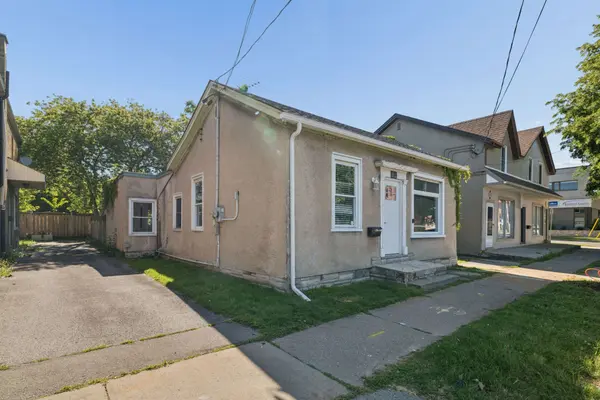 92 LAKE ST, St. Catharines, ON L2R 5X6