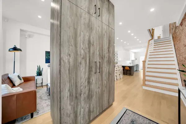 63 Smith AVE, Hamilton, ON L8L 5P2