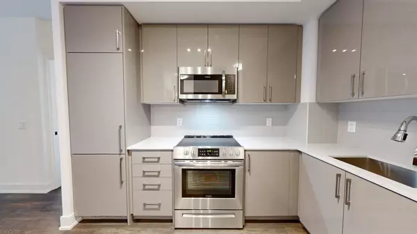 2450 Old Bronte RD #202, Oakville, ON L6M 5P6