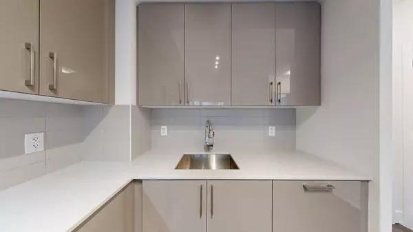 2450 Old Bronte RD #202, Oakville, ON L6M 5P6