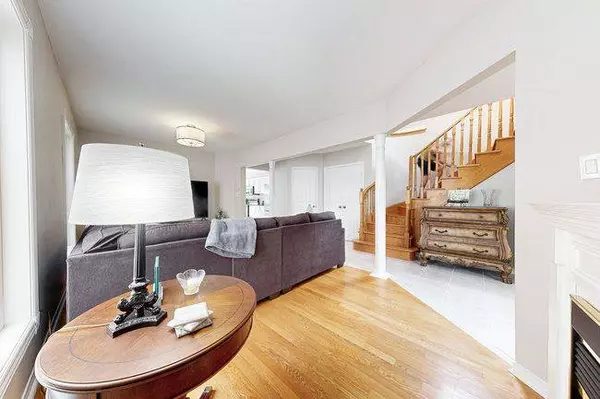 2036 Shady Glen RD, Oakville, ON L6M 3T4