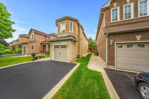 2036 Shady Glen RD, Oakville, ON L6M 3T4