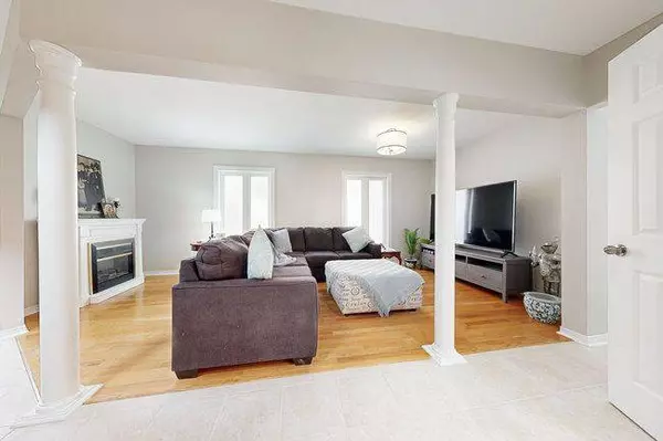 2036 Shady Glen RD, Oakville, ON L6M 3T4