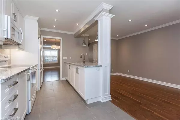 237 Ross LN, Oakville, ON L6H 5E6