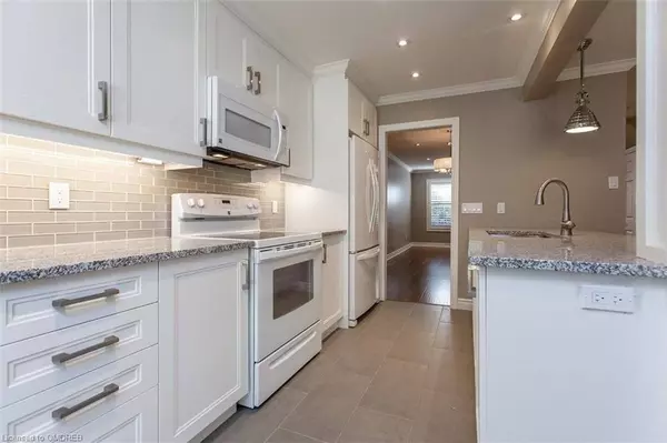 237 Ross LN, Oakville, ON L6H 5E6