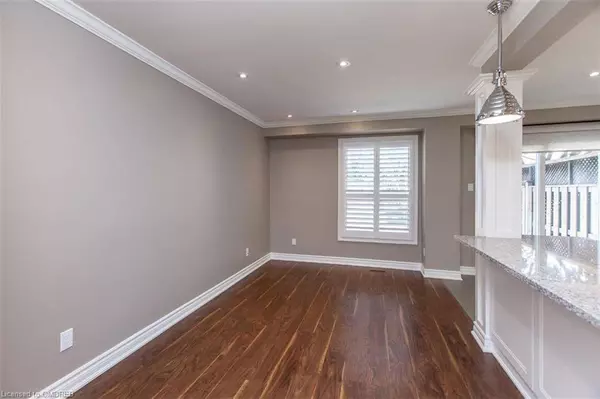 237 Ross LN, Oakville, ON L6H 5E6