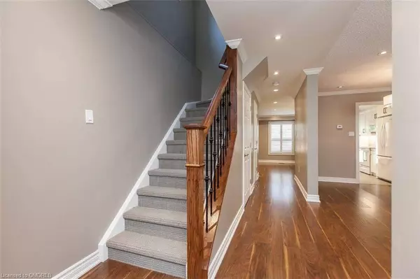 237 Ross LN, Oakville, ON L6H 5E6