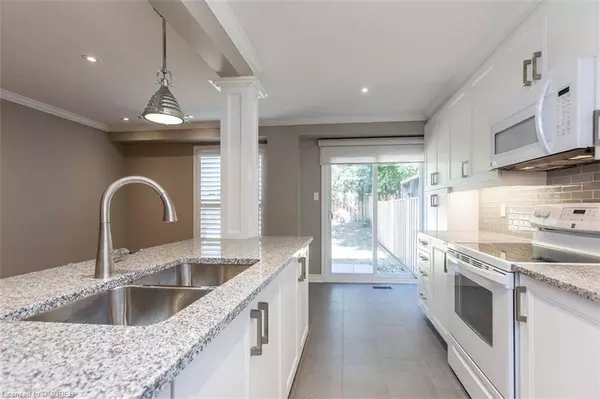 237 Ross LN, Oakville, ON L6H 5E6