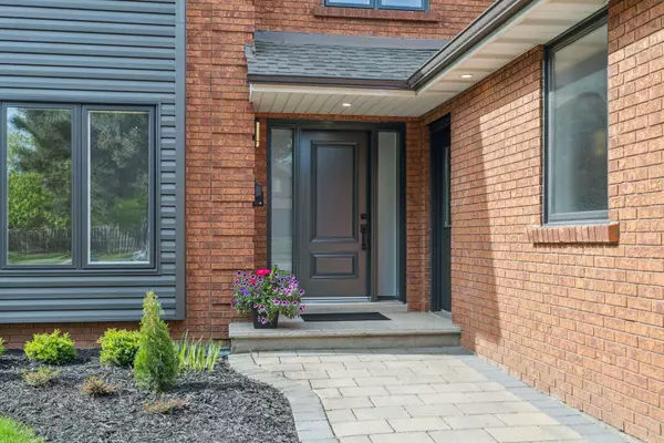 1379 Golden Meadow TRL, Oakville, ON L6H 3H1