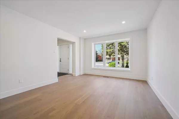 1379 Golden Meadow TRL, Oakville, ON L6H 3H1