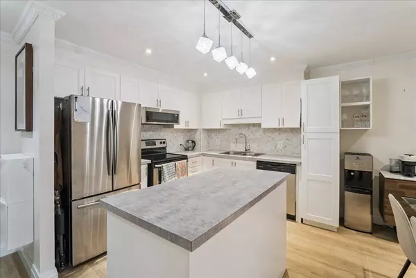 1275 Cornerbrook PL #212, Mississauga, ON L5C 3J3