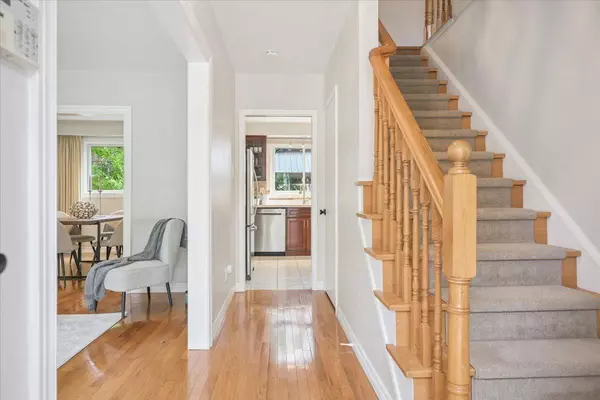 2340 Homelands DR, Mississauga, ON L5K 1G6