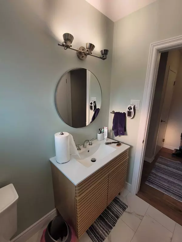 517 Mohawk ST W #Main, Hamilton, ON L9C 1X3