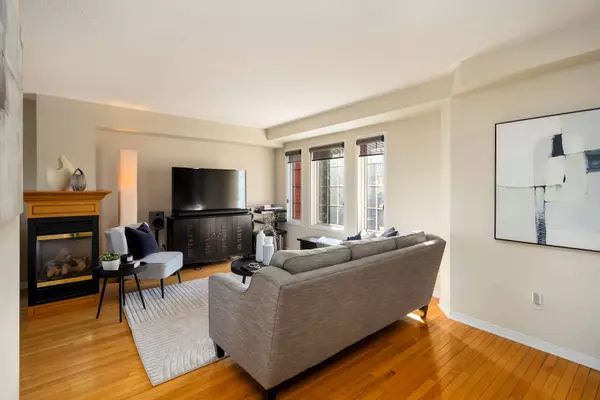 1584 Woodhenge WAY, Mississauga, ON L5N 7T1