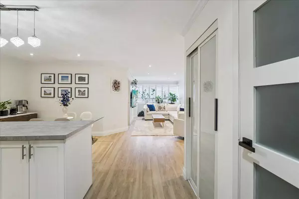 1275 Cornerbrook PL #212, Mississauga, ON L5C 3J3