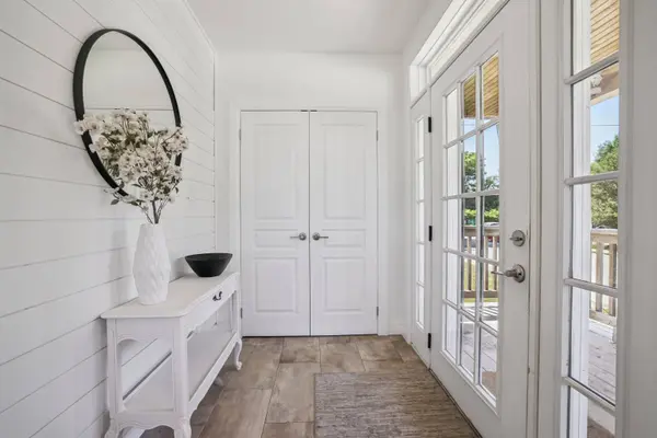 4 Rembe AVE, Hamilton, ON L8H 7G6