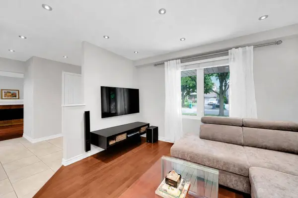 3985 Taffey CRES, Mississauga, ON L5L 2A6