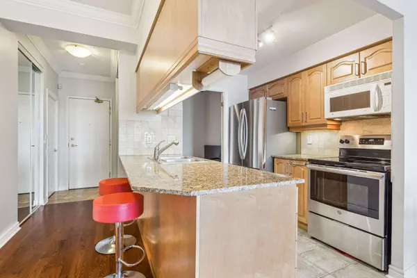 40 Old Mill RD #PH2, Oakville, ON L6J 7W2