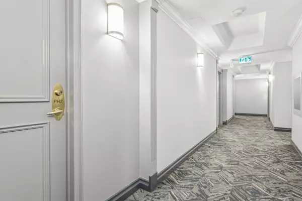 40 Old Mill RD #PH2, Oakville, ON L6J 7W2