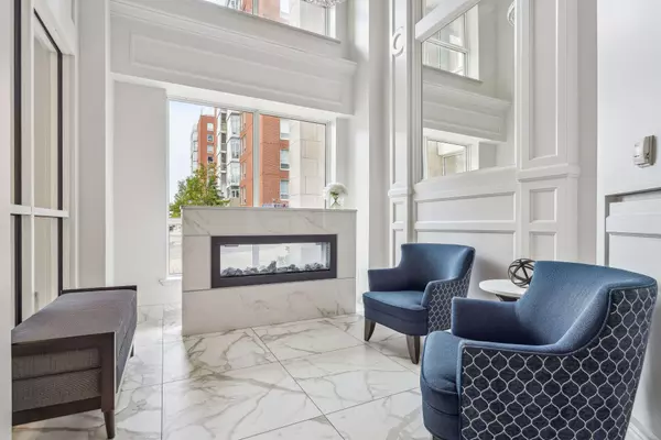 40 Old Mill RD #PH2, Oakville, ON L6J 7W2