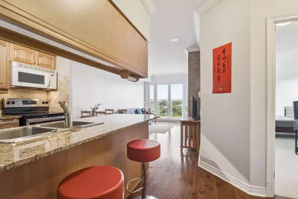 40 Old Mill RD #PH2, Oakville, ON L6J 7W2