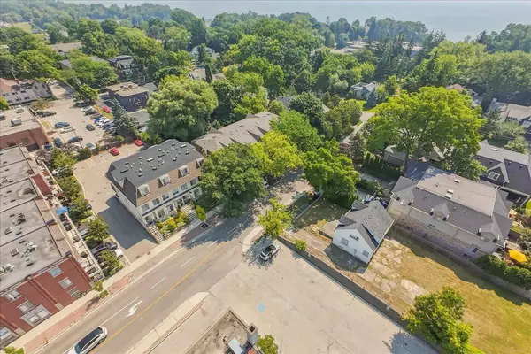 86 Kerr ST, Oakville, ON L6K 3A3