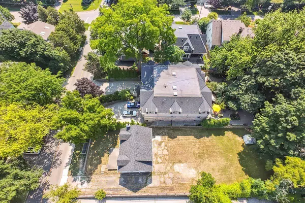 86 Kerr ST, Oakville, ON L6K 3A3